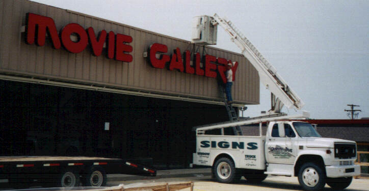 Movie Gallery - Savannah, TN - Lighted Dimensional Letters